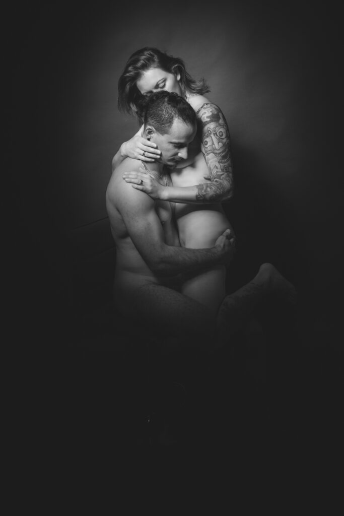 Erotisches Paarshooting im Teamwork-Studio