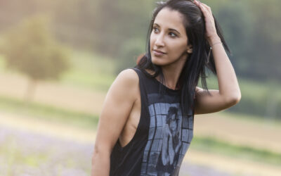 Outdoor-Aktshooting mit Sarah um 06:30 am frühen Morgen